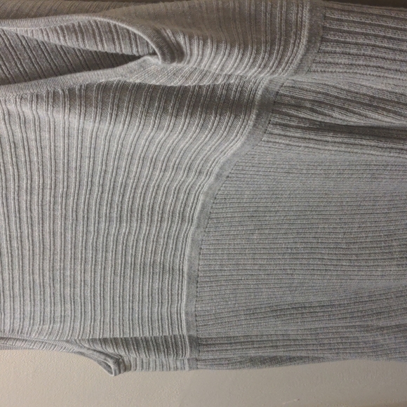 Dex Sleeveless Flowy Cardigan - Picture 6 of 7
